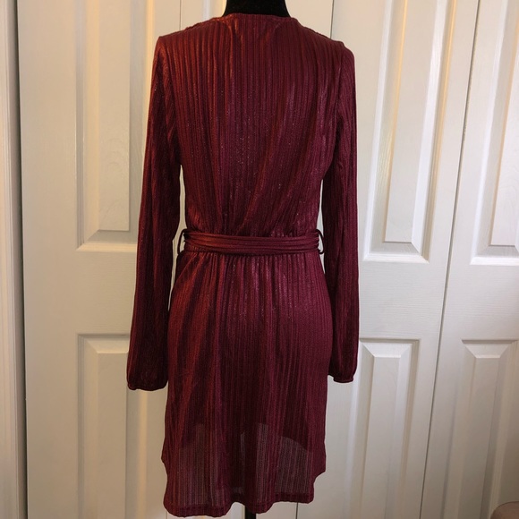 VICI Luxurious shimmer burgundy tie dress - Picture 9 of 12